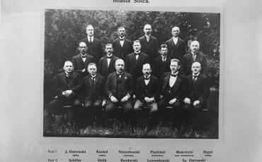 Fotografia z członkami Pierwszego Polskiego Magistratu i Rady Miejskiej miasta Solca